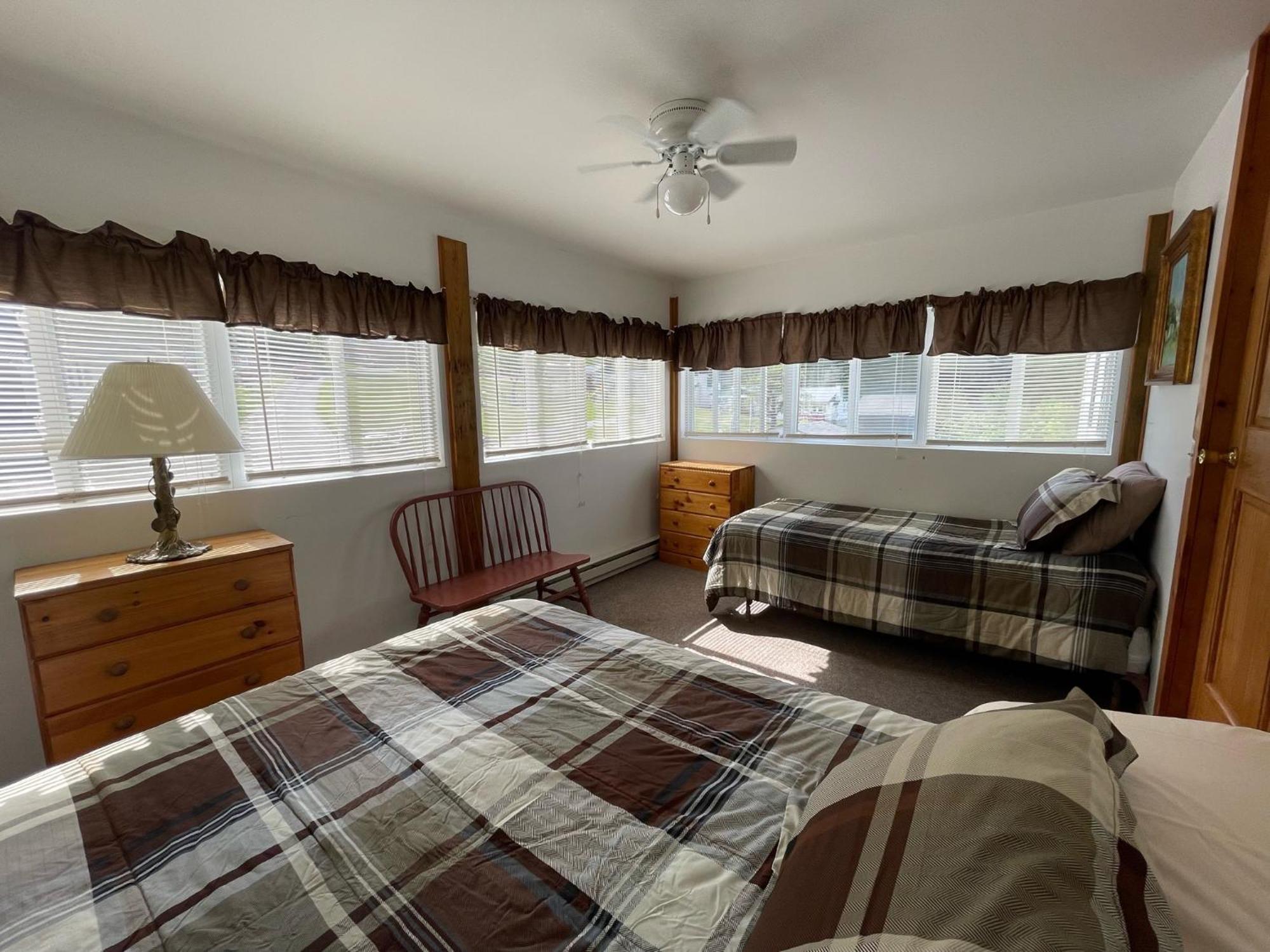 Hill View Motel And Cottages Lake George Szoba fotó